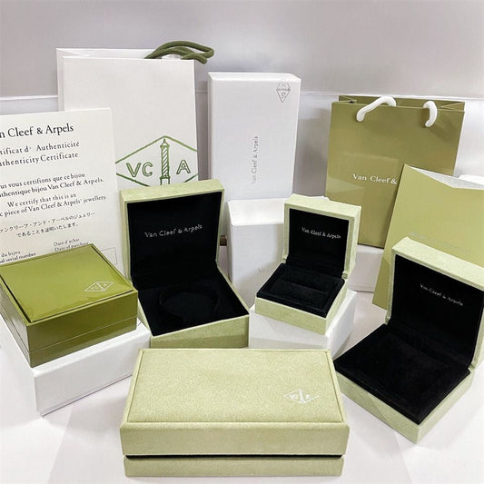 [ECHO ]VA CLOVER BRACELET NECKLACE RING BOX GIFT BAG