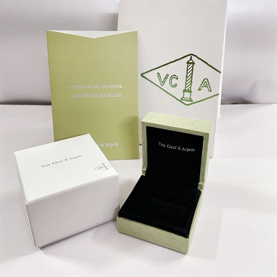 [ECHO ]VA CLOVER BRACELET NECKLACE RING BOX GIFT BAG