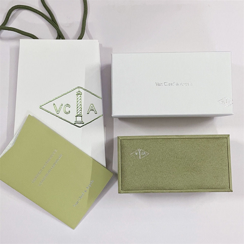 [ECHO ]VA CLOVER BRACELET NECKLACE RING BOX GIFT BAG