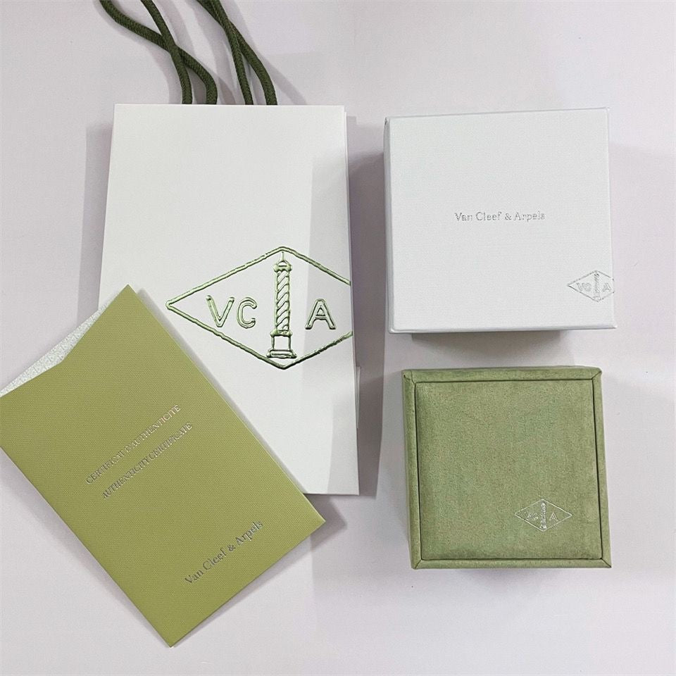 [ECHO ]VA CLOVER BRACELET NECKLACE RING BOX GIFT BAG