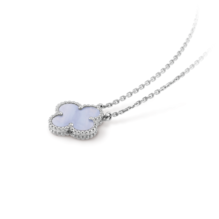 [ECHO ]CLOVER 15MM BLUE CHALCEDONY NECKLACE SILVER