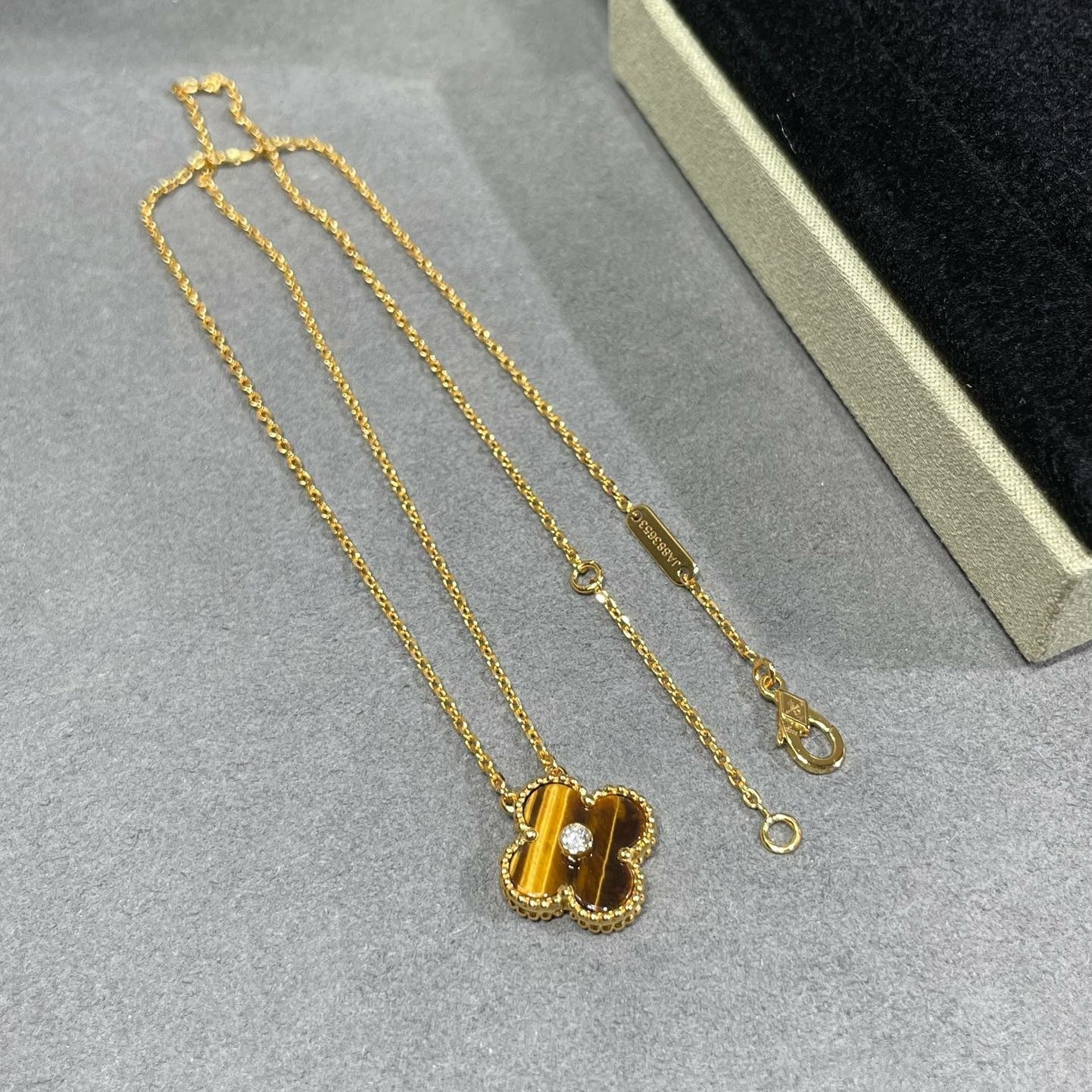 [ECHO ]CLOVER 15MM DIAMOND AND YELLOW TIGER'S EYE AGATE necklace