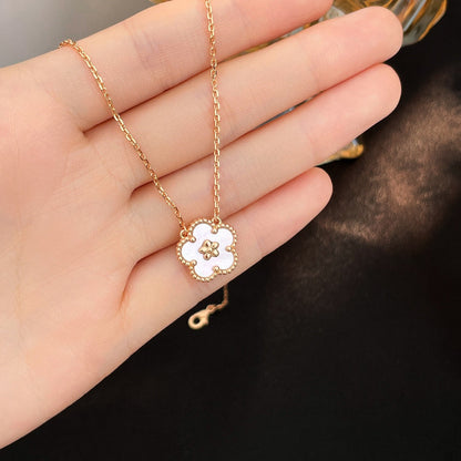 [ECHO ]LUCKY  WHITE MOP  PLUM BLOSSOM NECKLACE