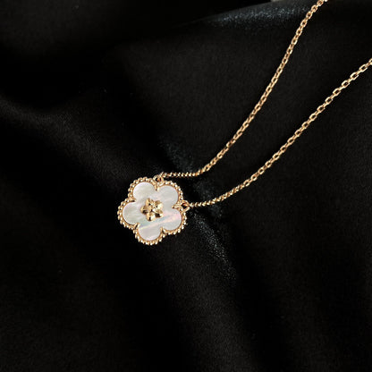 [ECHO ]LUCKY  WHITE MOP  PLUM BLOSSOM NECKLACE