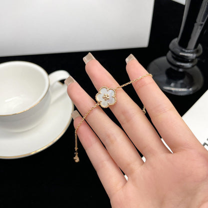 [ECHO ]LUCKY  WHITE MOP  PLUM BLOSSOM NECKLACE