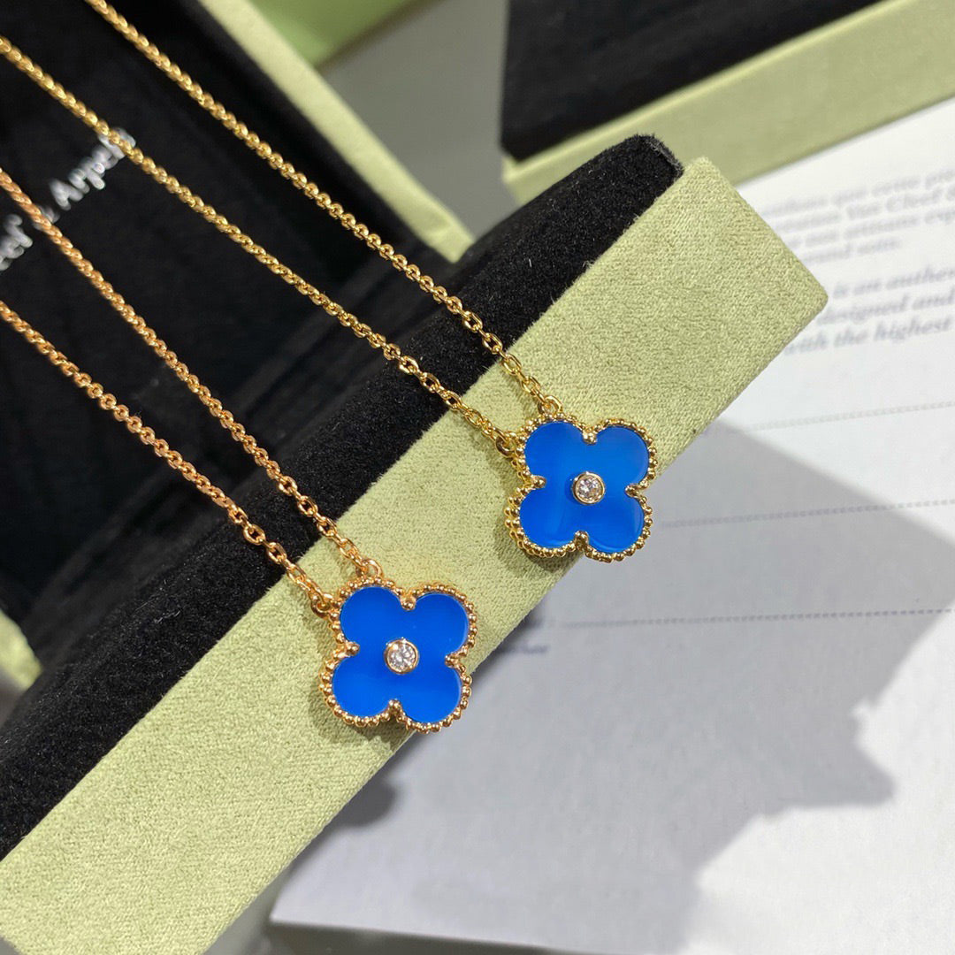 [ECHO ]CLOVER 15MM DIAMOND AND BLUE AGATE NECKLACE