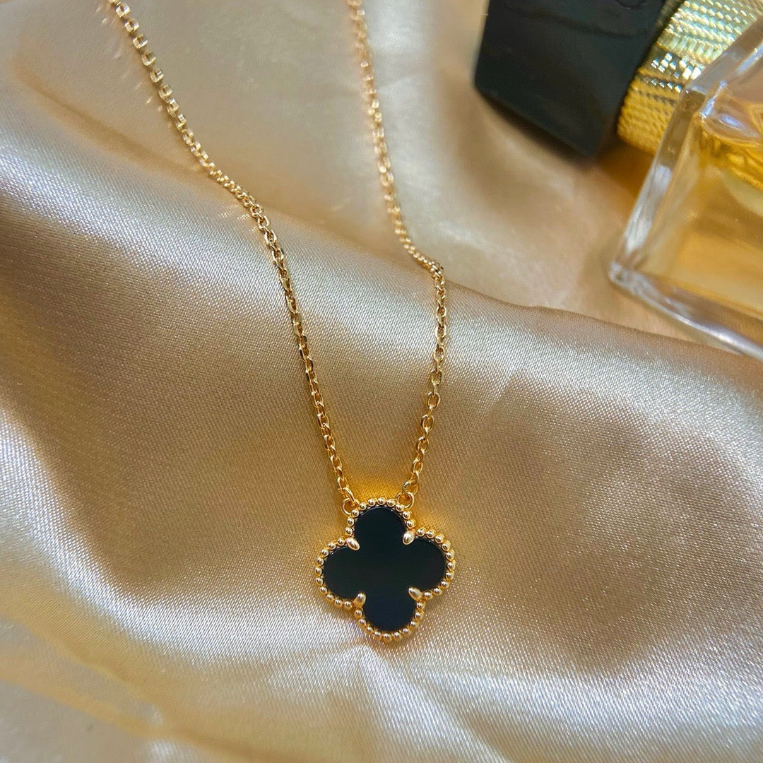[ECHO ]CLOVER 15MM BLACK ONYX SINGLE FLOWER NECKLACE