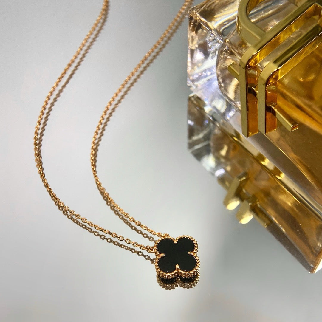 [ECHO ]CLOVER 15MM BLACK ONYX SINGLE FLOWER NECKLACE