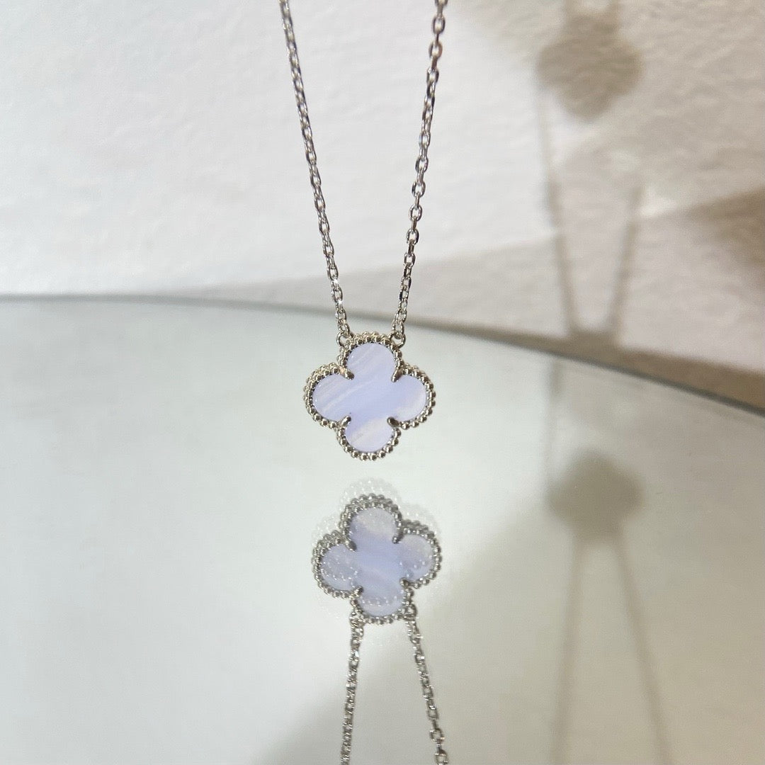 [ECHO ]CLOVER 15MM BLUE CHALCEDONY NECKLACE SILVER