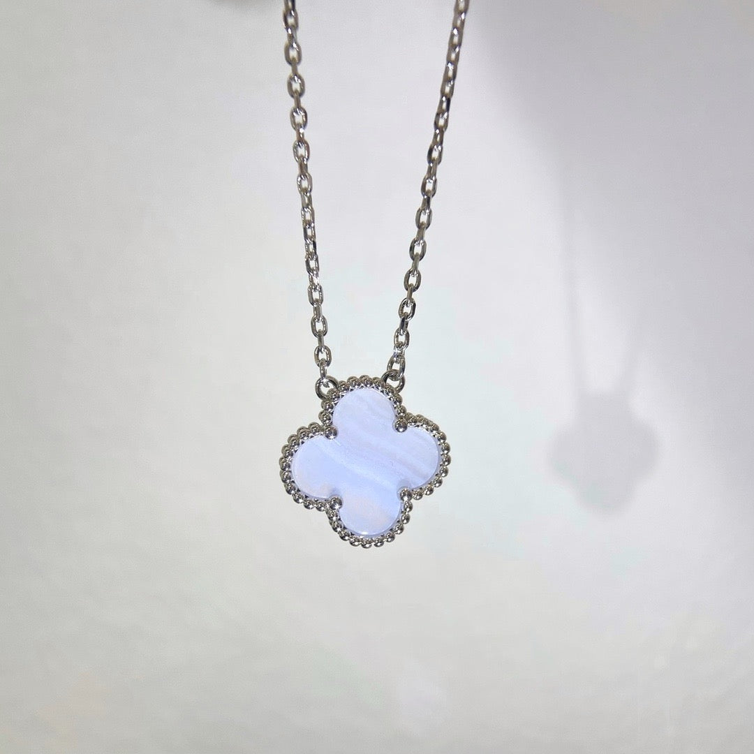 [ECHO ]CLOVER 15MM BLUE CHALCEDONY NECKLACE SILVER