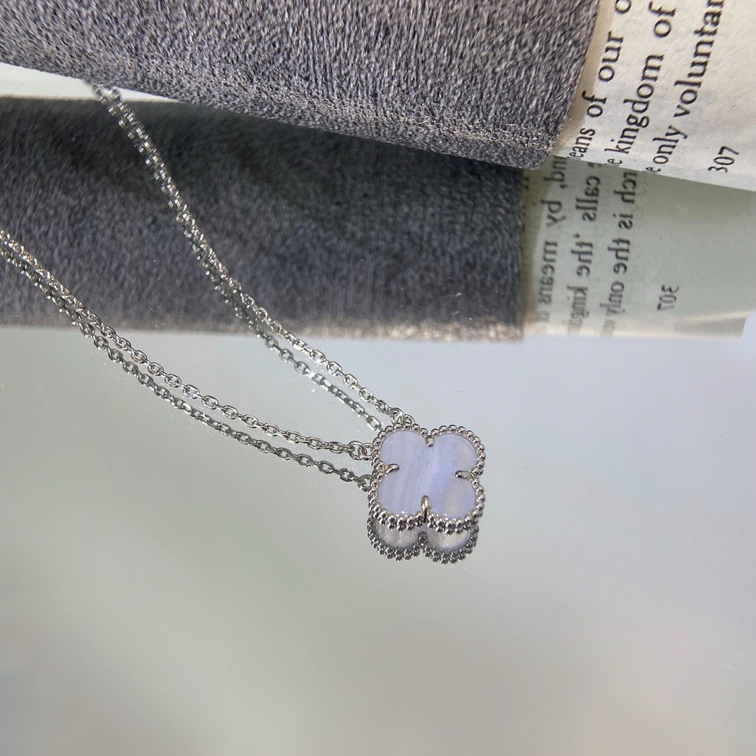 [ECHO ]CLOVER 15MM BLUE CHALCEDONY NECKLACE SILVER