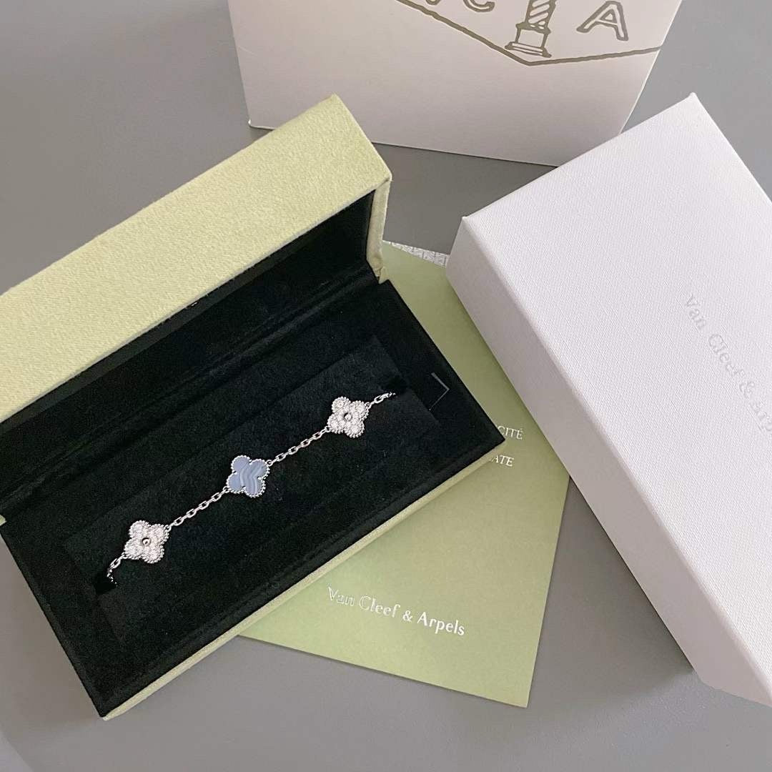 [ECHO ] CLOVER 5 MOTIF PURPLE CHALCEDONY BRACELET COLLECTION