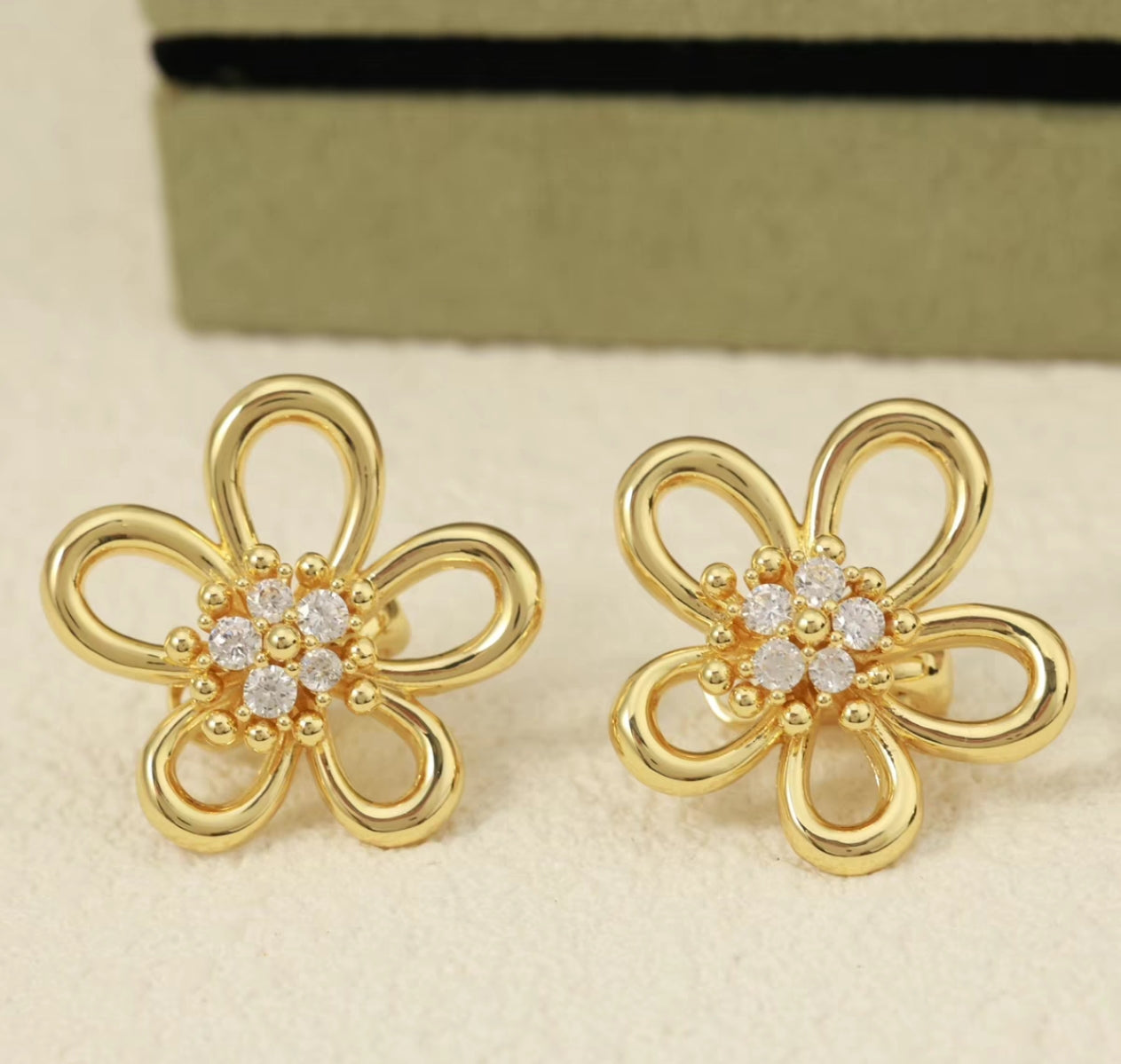 [ECHO ]NEW FLOWERLACE'S  SUNFLOWER STUD EARRINGS