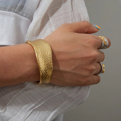 [Echo Fine]Cheyenne Textured Gold Band
