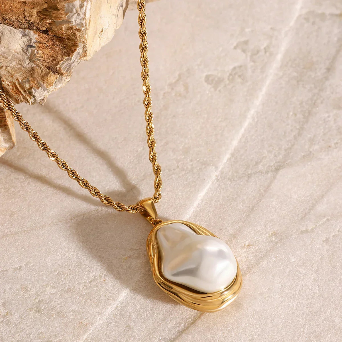 [Echo Fine]Carly Mother Of Pearl Pendant