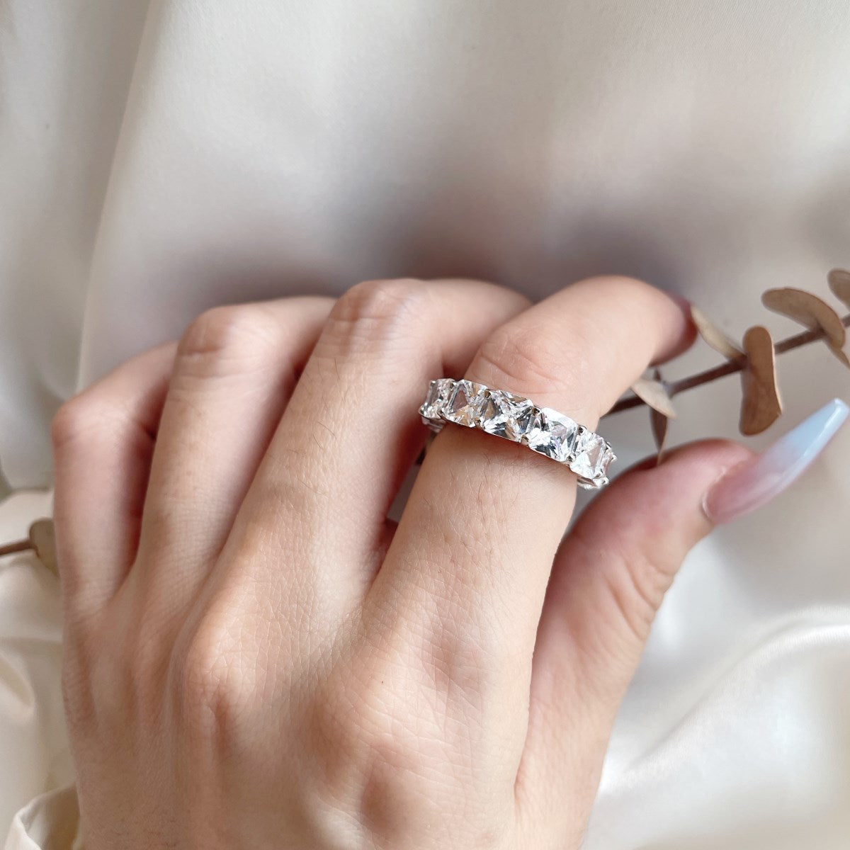 [ECHO ]Elegant Princess Cut Tennis Ring