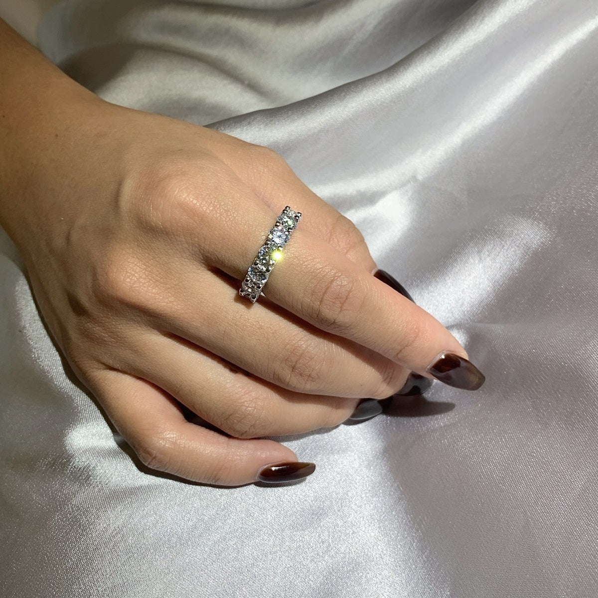 [ECHO ]Gorgeous Round Cut Tennis Ring