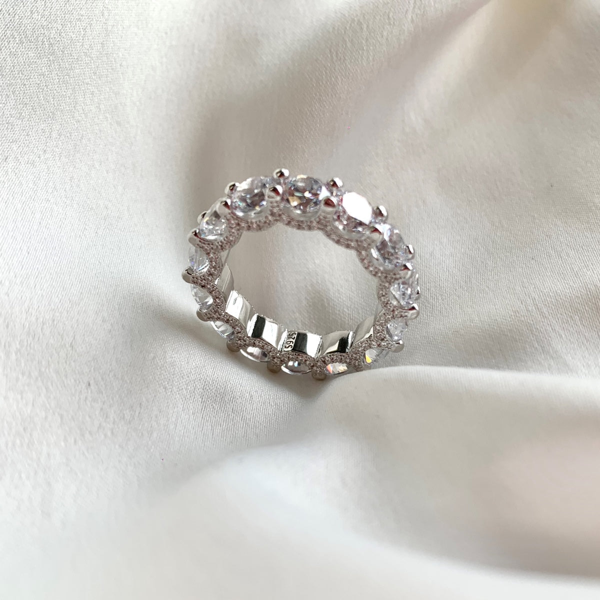 [ECHO ]Gorgeous Round Cut Tennis Ring