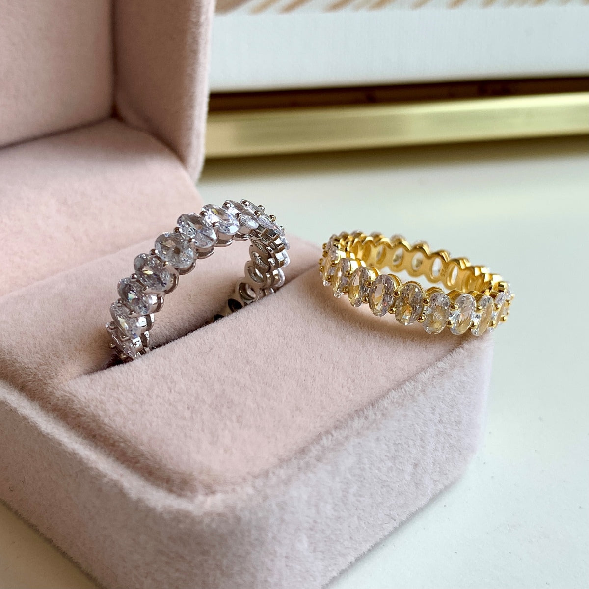 [ECHO ]Ornate Oval Cut Tennis Ring