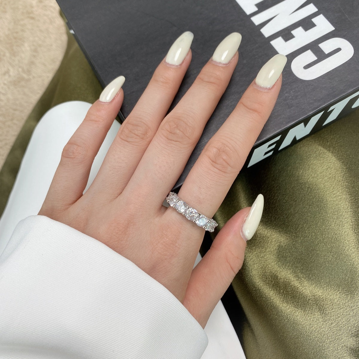 [ECHO ]Gorgeous Round Cut Tennis Ring