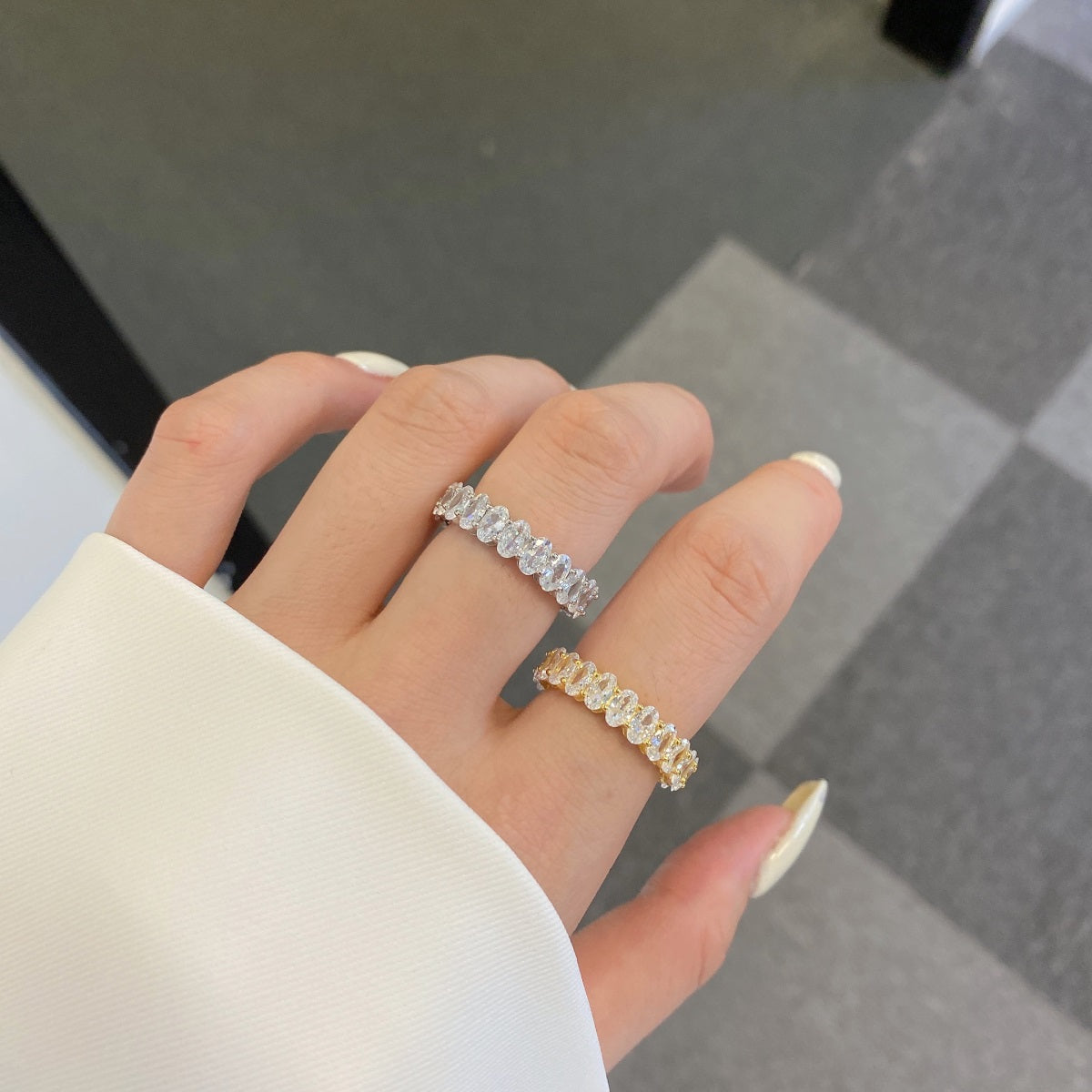 [ECHO ]Ornate Oval Cut Tennis Ring