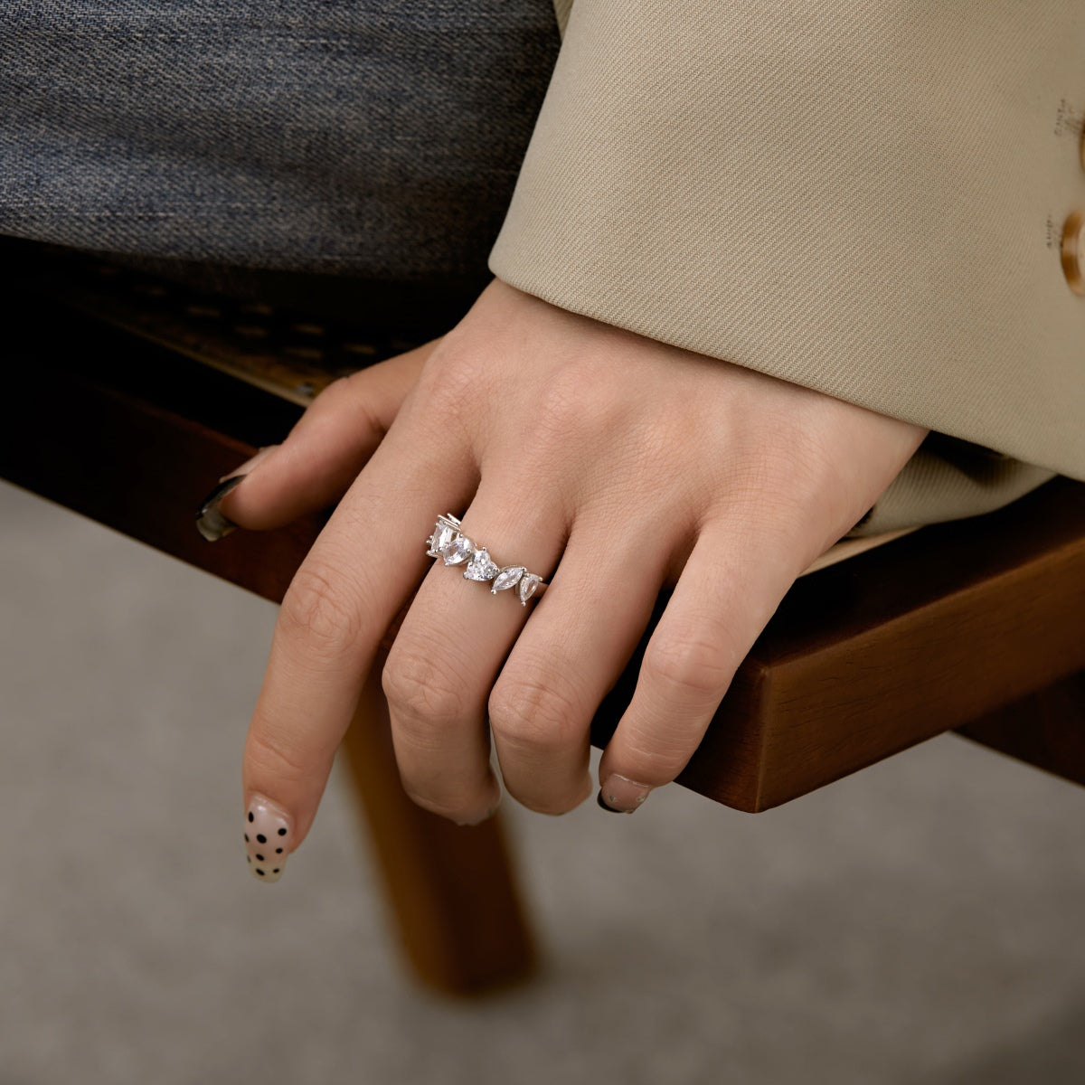 [ECHO ]Delicate Multi Cut Ring