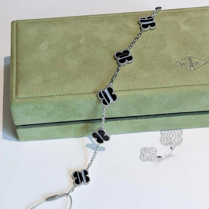 [ECHO ] CLOVER 5 MOTIF PULSAR STONE BRACELET COLLECTION