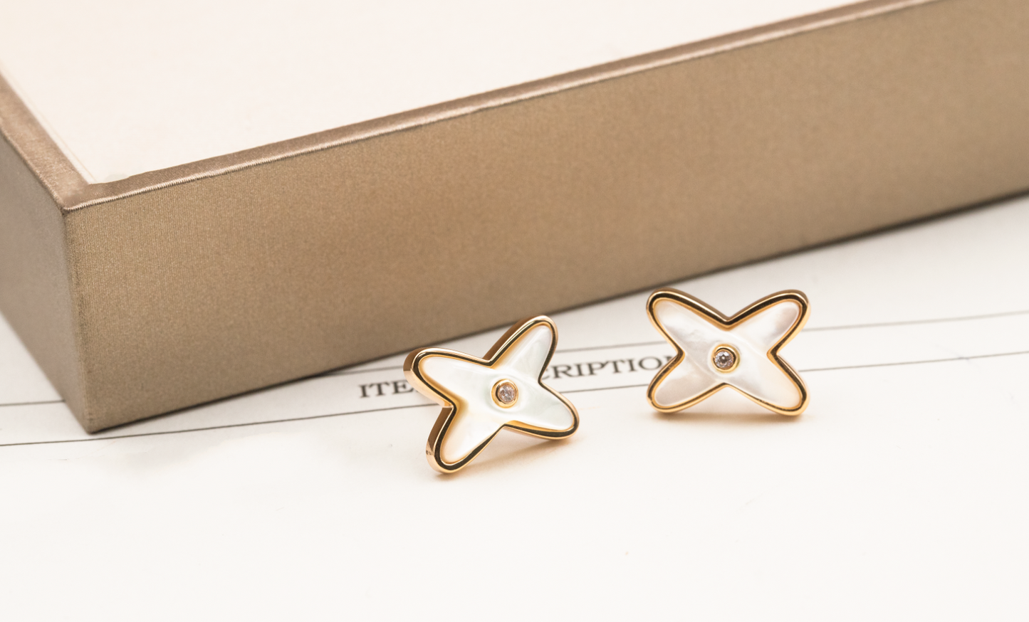 [ECHO ]JEUX DE WHITE MOP ROSE GOLD DIAMOND EARRINGS