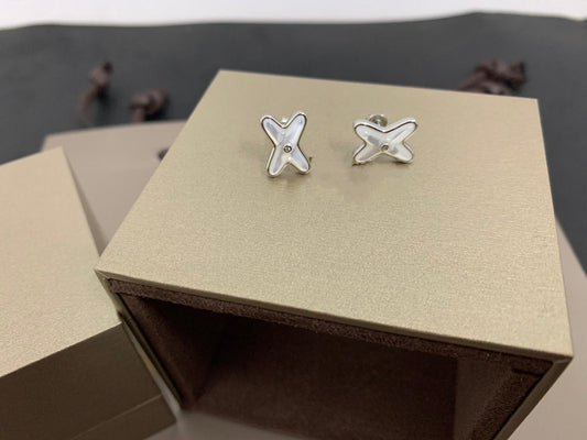 [ECHO ]JEUX DE WHITE MOP SILVER DIAMOND EARRINGS