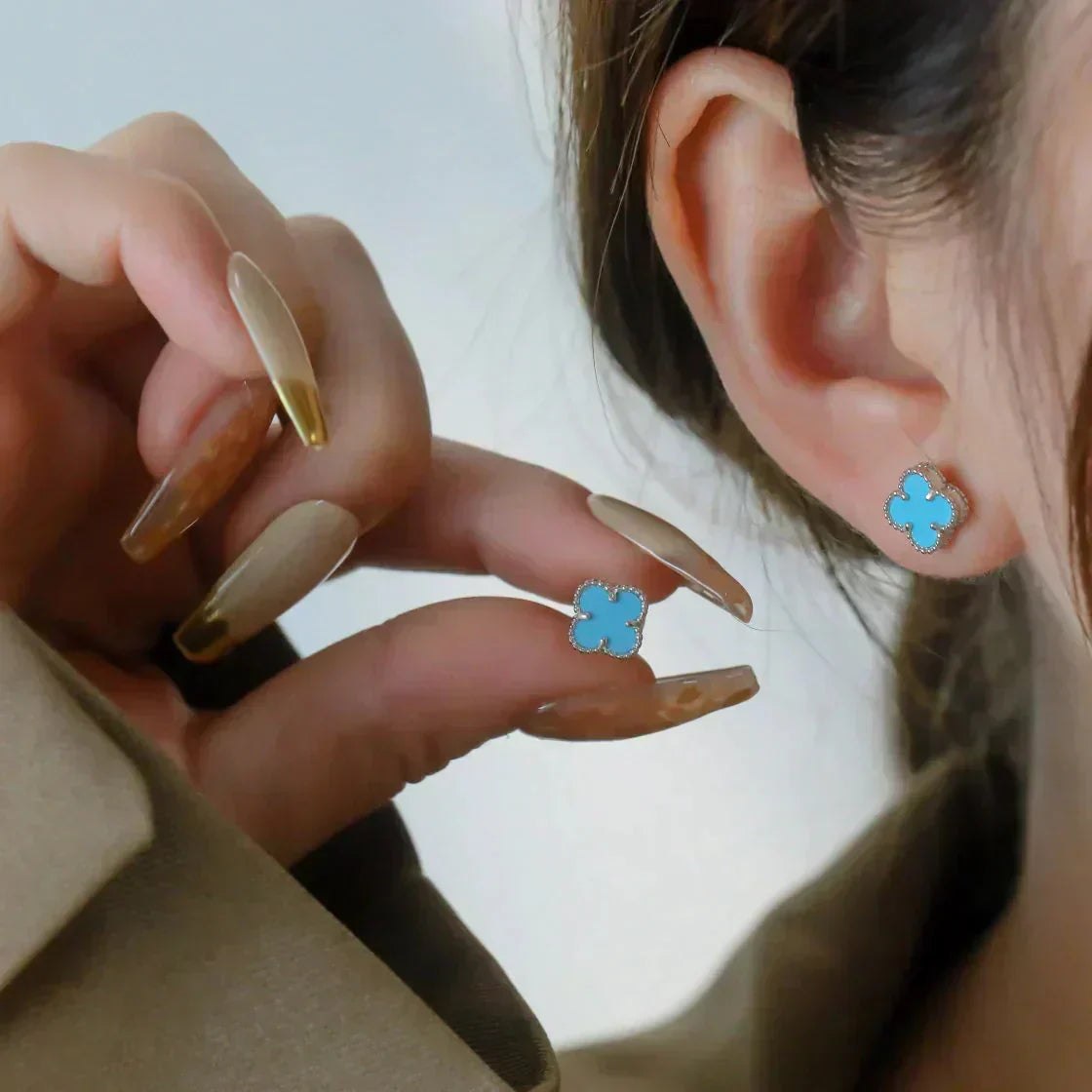 [ECHO ]CLOVER MINI 9.5MM ONYX STUD EARRINGS SILVER