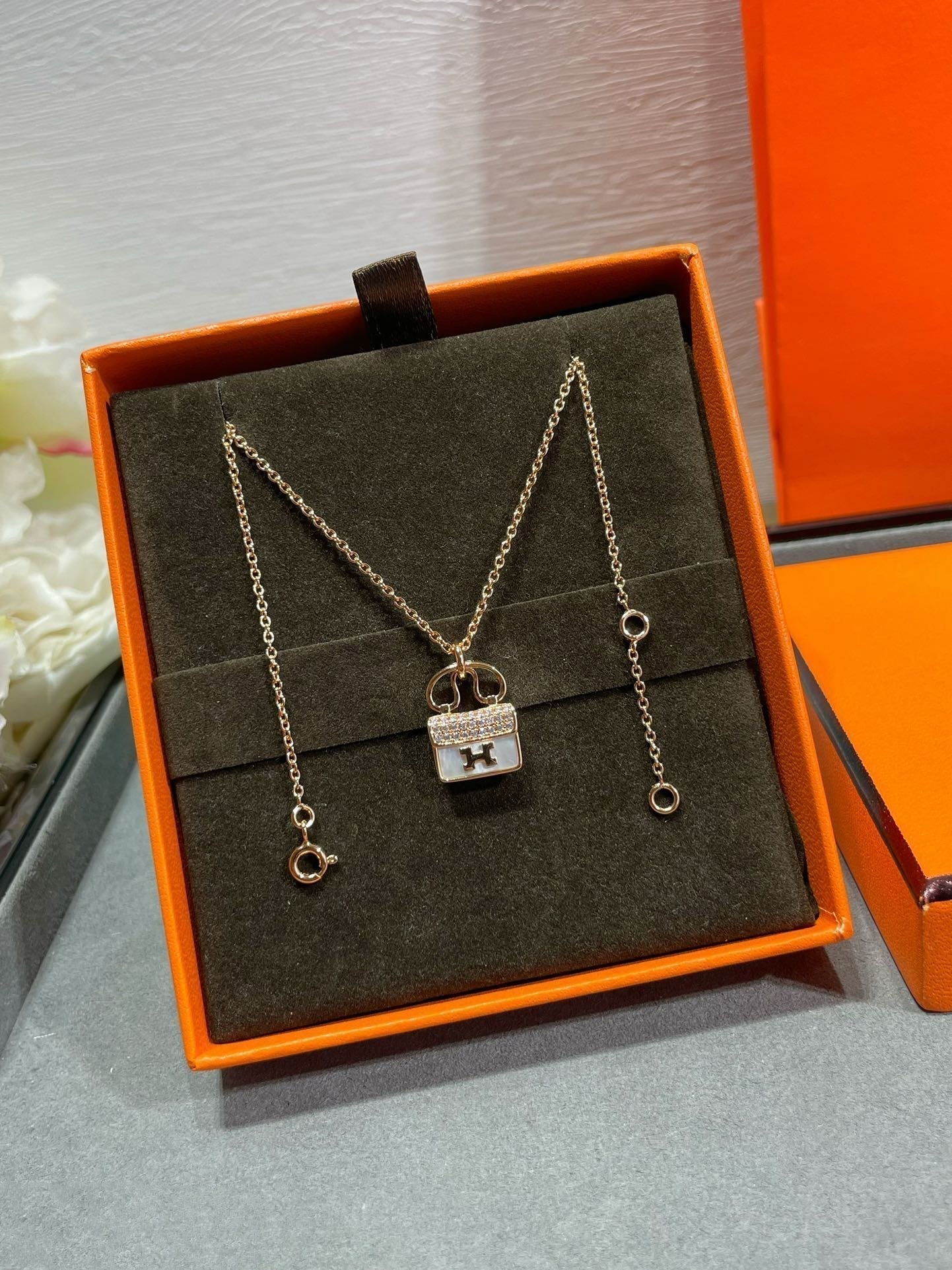 [ECHO ]H CIRCE MOISSANITE PENDANT NECKLACE GOLD