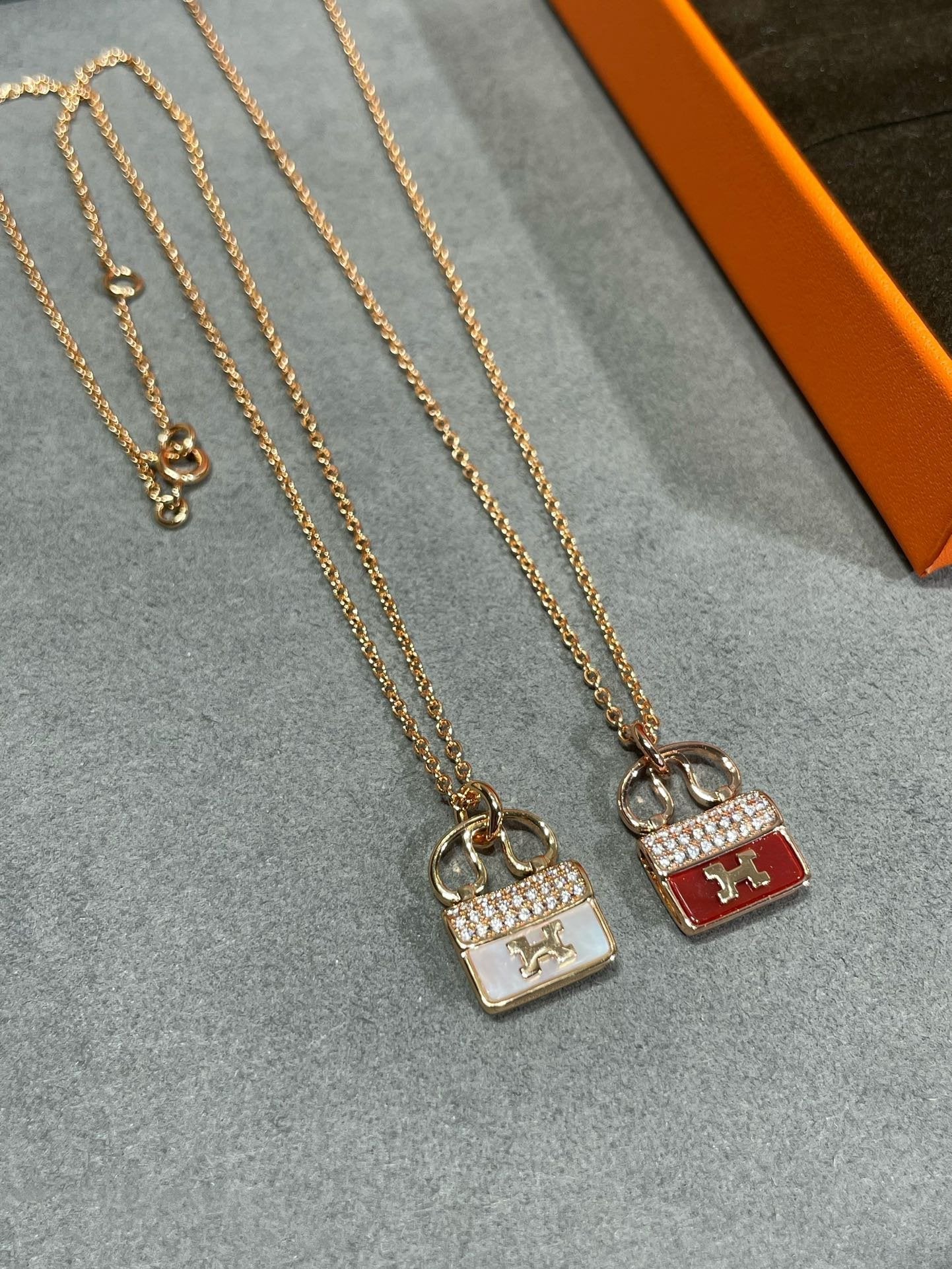 [ECHO ]H CIRCE MOISSANITE PENDANT NECKLACE GOLD