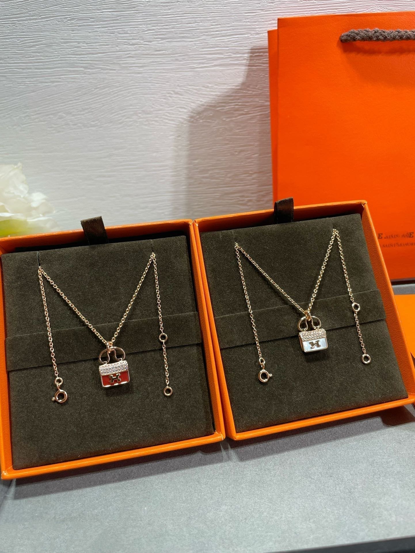 [ECHO ]H CIRCE MOISSANITE PENDANT NECKLACE GOLD