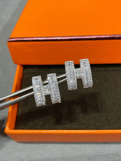[ECHO ]H STUD EARRINGS WITH SILVER DIAMONDS