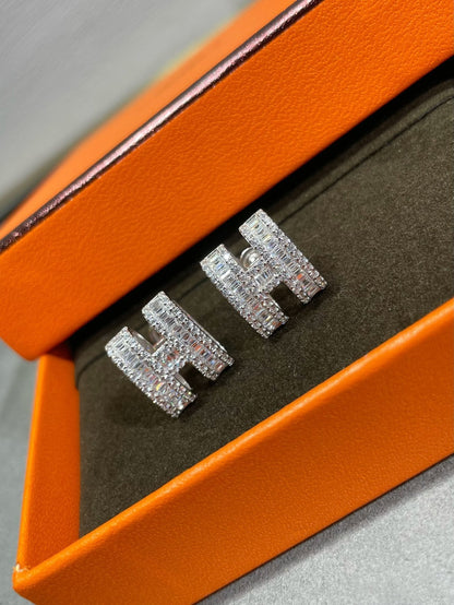[ECHO ]H STUD EARRINGS WITH SILVER DIAMONDS