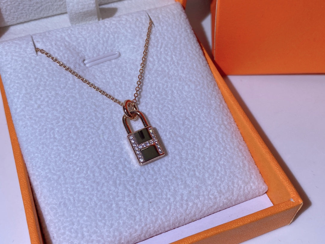 [ECHO ]HM ADVANCED NICHE LOCK HEAD NECKLACE DIAMONDS
