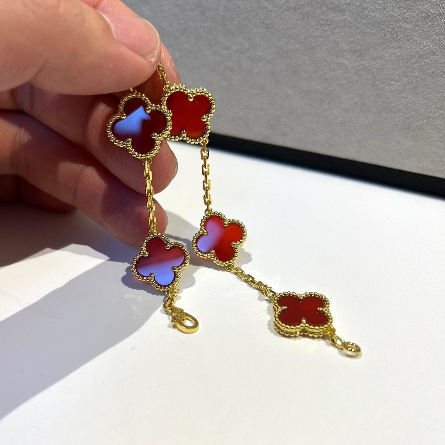 [ECHO ]CLOVER 5 MOTIFS RED AGATE  BRACELET
