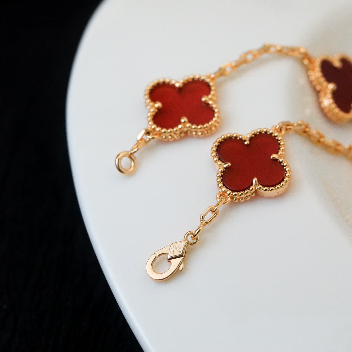 [ECHO ]CLOVER 5 MOTIFS RED AGATE  BRACELET