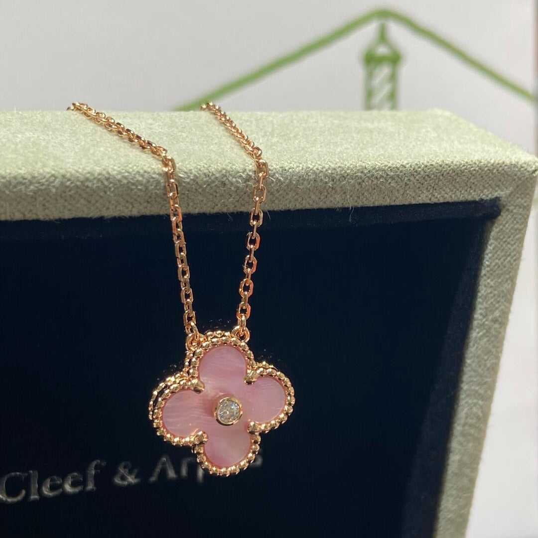 [ECHO ]CLOVER 15MM DIAMOND PINK MOP NECKLACE