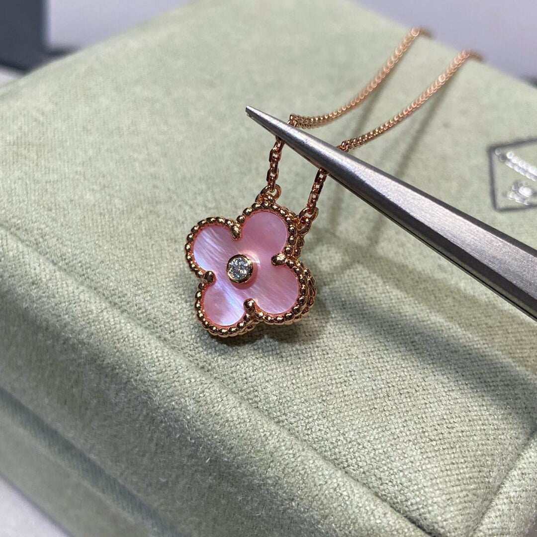 [ECHO ]CLOVER 15MM DIAMOND PINK MOP NECKLACE