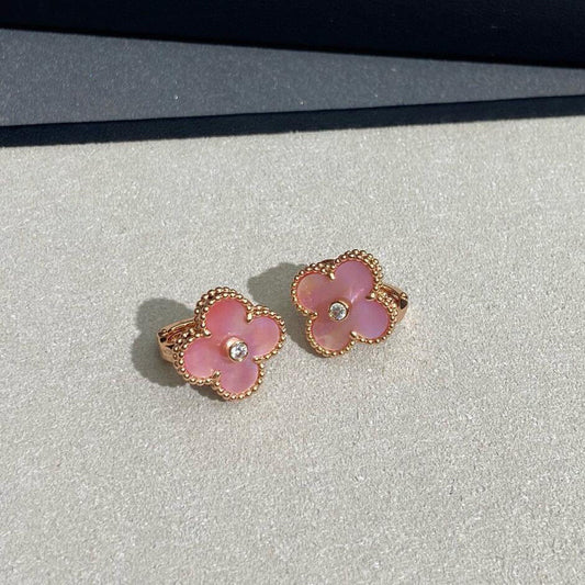 [ECHO ]CLOVER MEDIUM 1 DIAMOND PINK EARRINGS