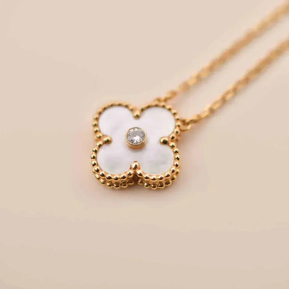 [ECHO ]CLOVER 15MM DIAMOND WHITE FRITILLARIA NECKLACE