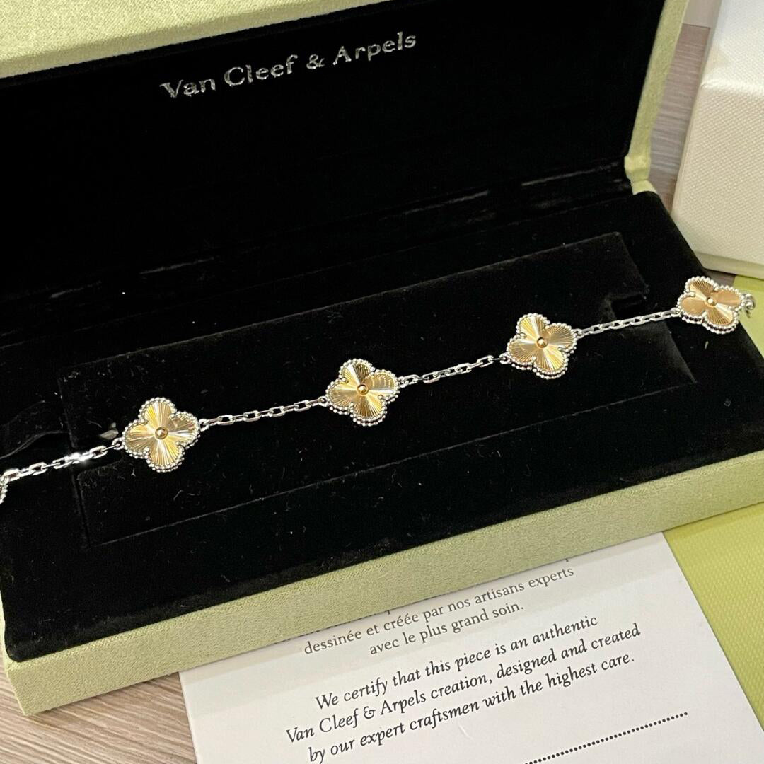 [ECHO ]CLOVER  5 MOTIFS  CHRISTMAS LIMITED EDITION BRACELET