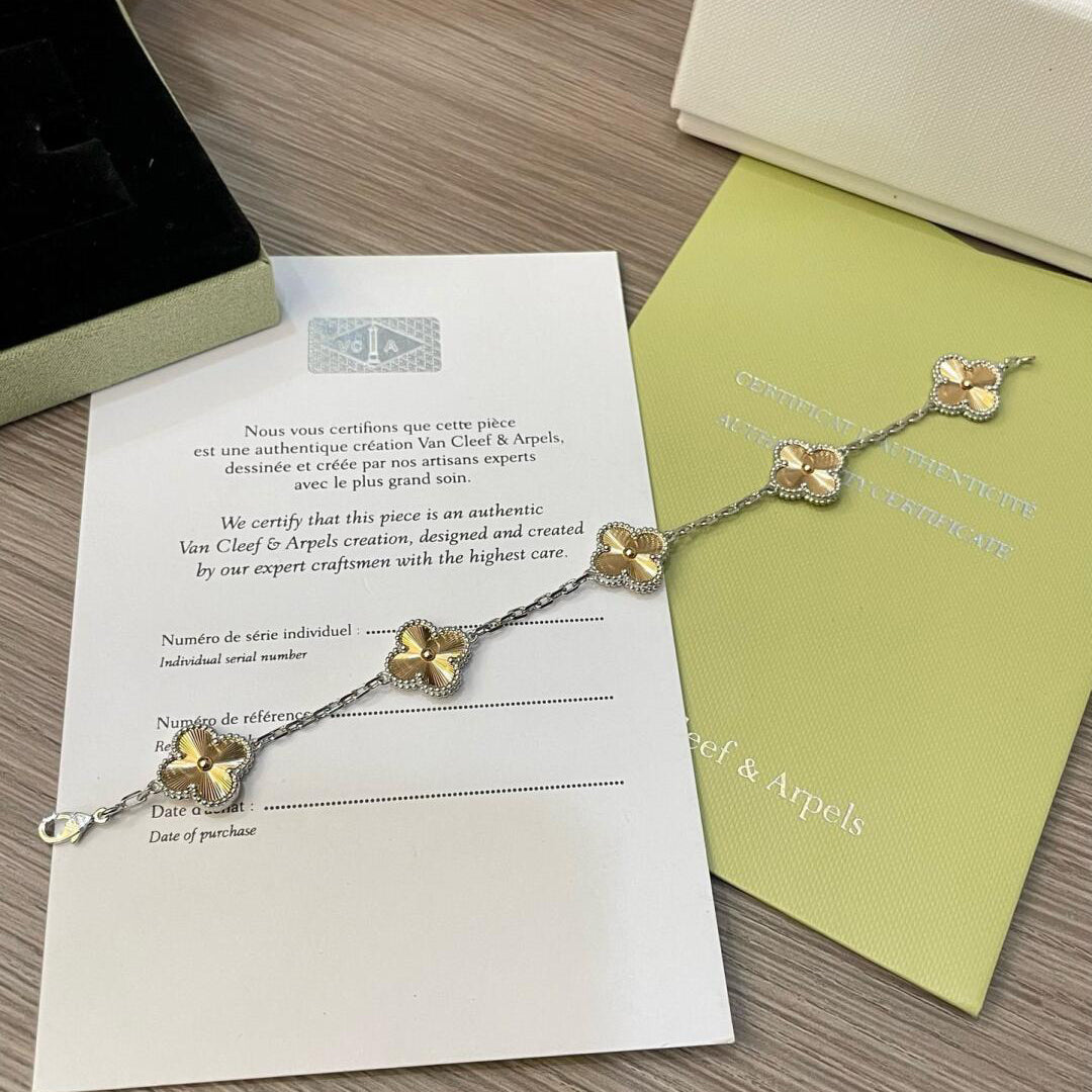 [ECHO ]CLOVER  5 MOTIFS  CHRISTMAS LIMITED EDITION BRACELET
