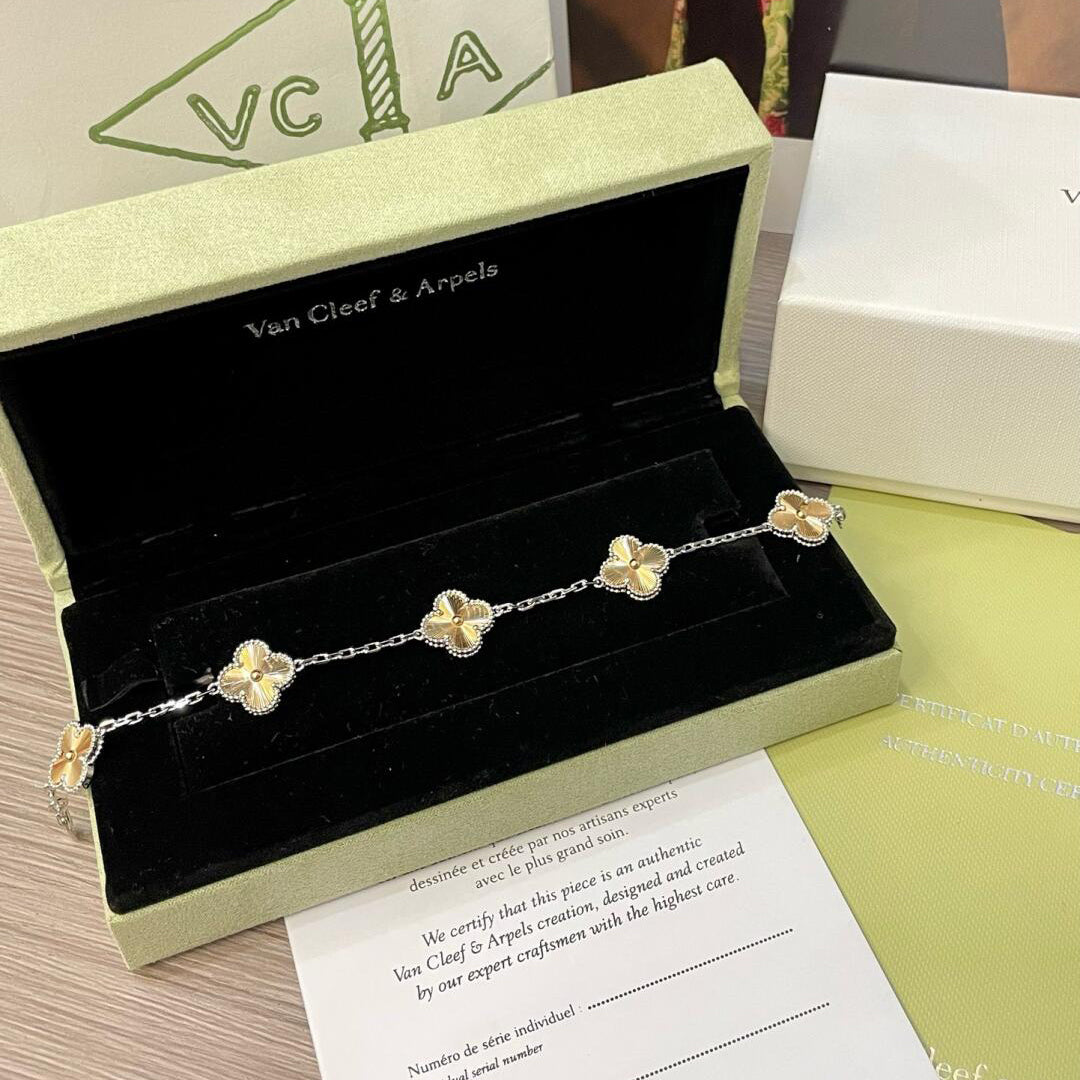[ECHO ]CLOVER  5 MOTIFS  CHRISTMAS LIMITED EDITION BRACELET