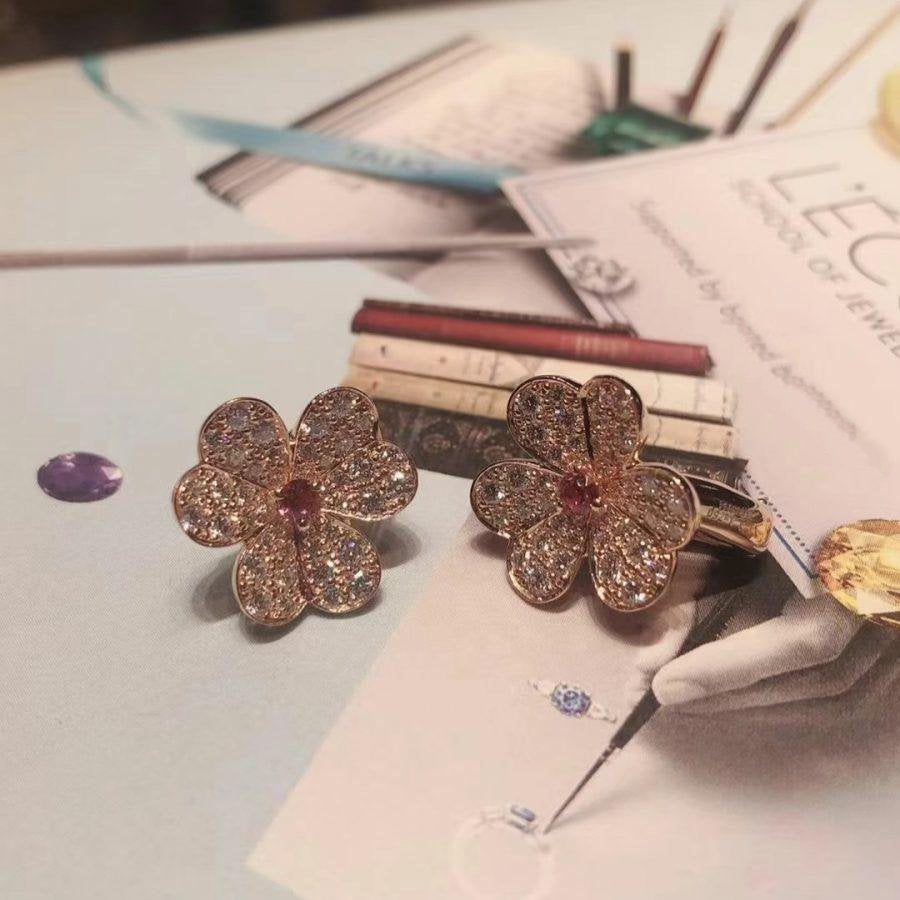 [ECHO ]FRIVOLE PINK GOLD FLOWER DIAMOND EARRINGS