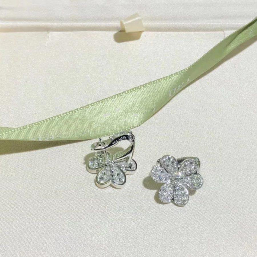 [ECHO ]FRIVOLE SILVER FLOWER DIAMOND EARRINGS