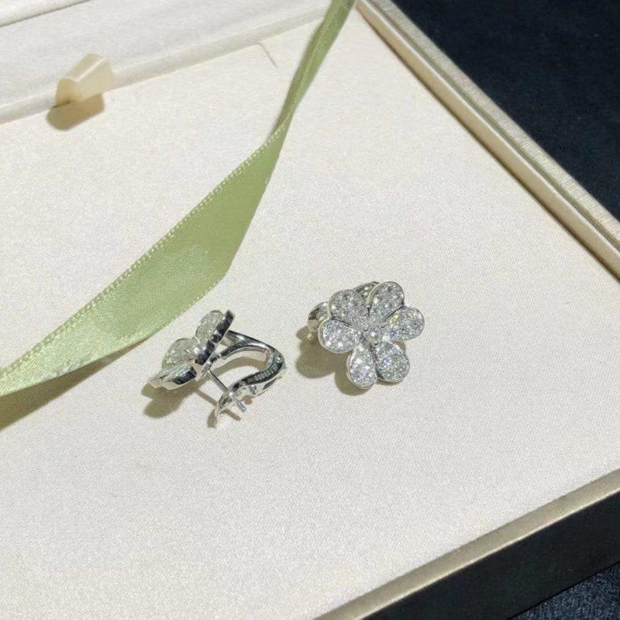 [ECHO ]FRIVOLE SILVER FLOWER DIAMOND EARRINGS