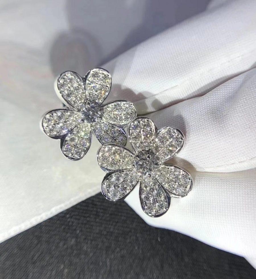 [ECHO ]FRIVOLE SILVER FLOWER DIAMOND EARRINGS