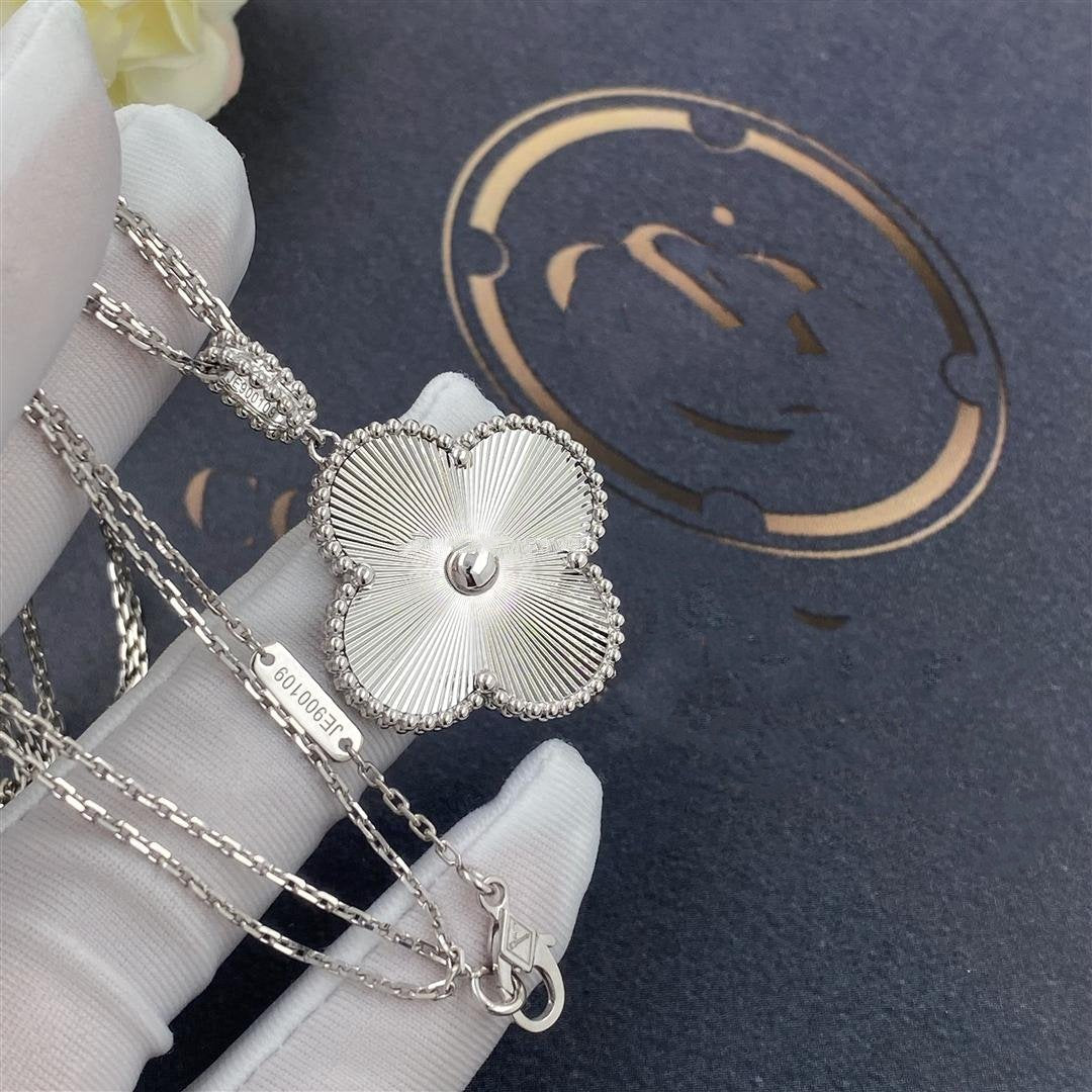 [ECHO ]CLOVER 25MM SILVER BIG CLOVER NECKLACE